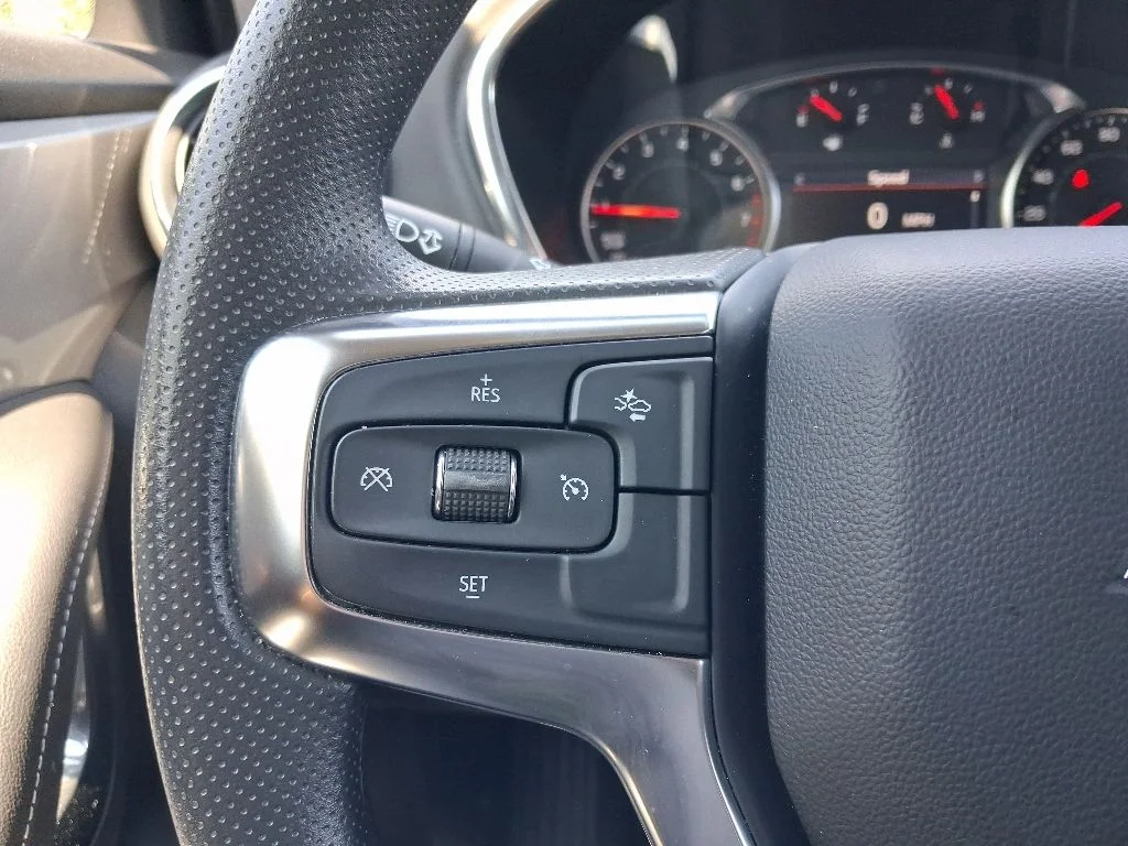 Used 2025 White Chevrolet LT image 1
