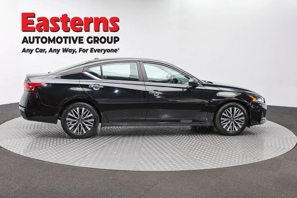 Used 2024 Black Nissan 2.5 SV image 4