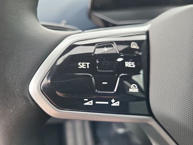 New 2025 White/off-white Volkswagen Pro S image 22