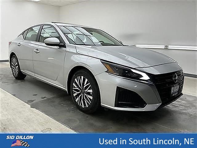 Used 2024 Brilliant Silver Metallic Nissan 2.5 SV image 3