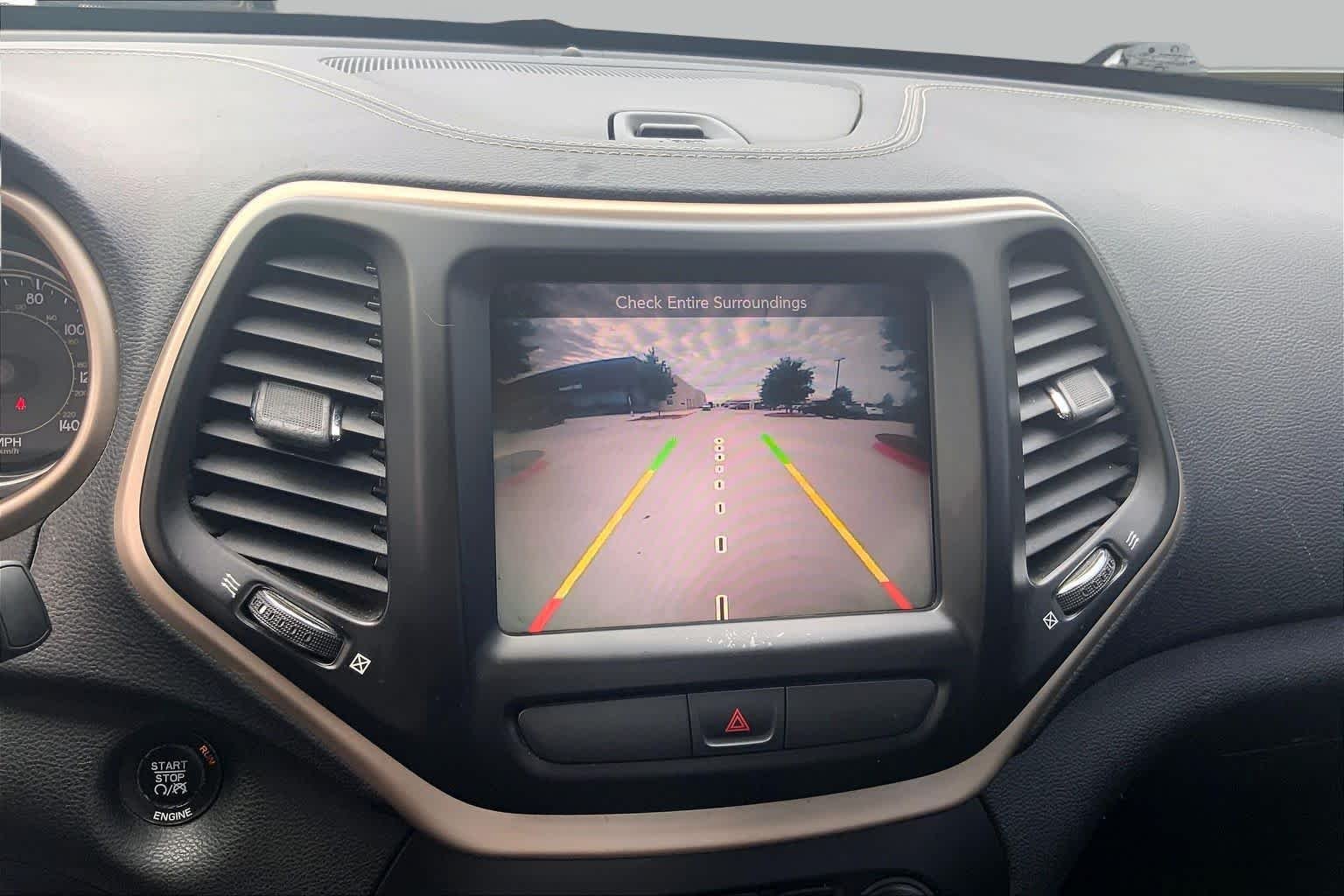 Used 2015 Brilliant Black Crystal Pearlcoat Jeep Latitude image 29