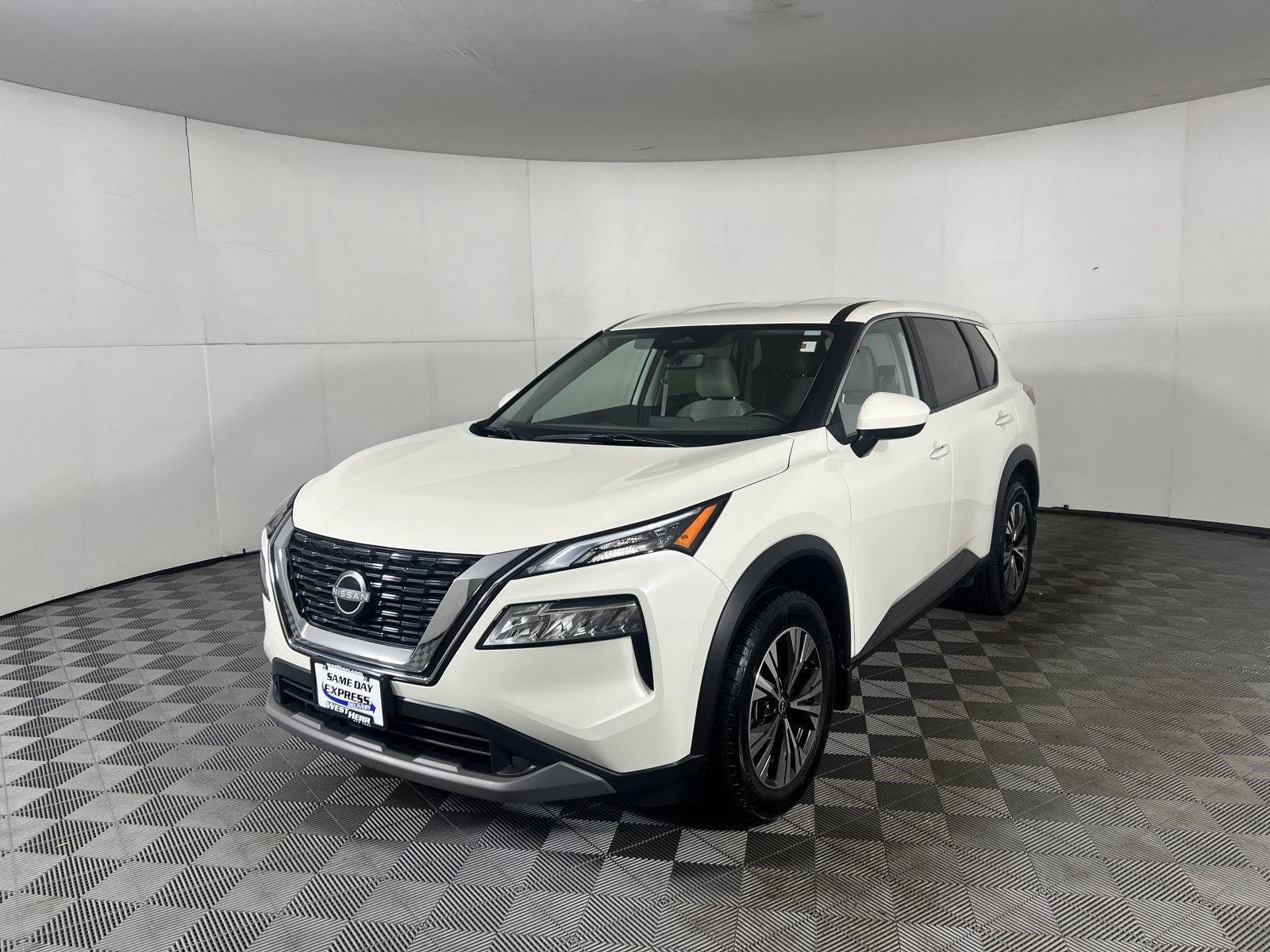 Used 2023 Pearl White Tricoat Nissan SV image 3