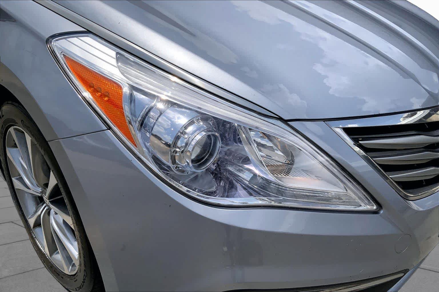 Used 2015 Pewter Gray Metallic Hyundai  image 25