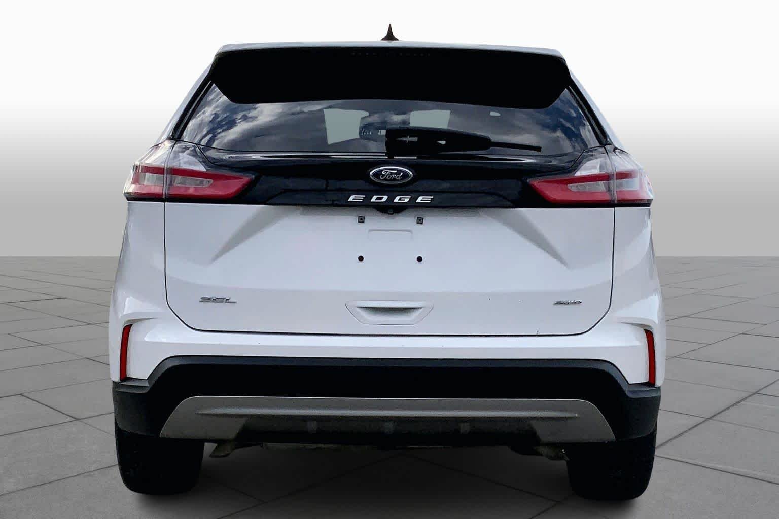 Certified Used 2024 Oxford White Ford SEL image 4