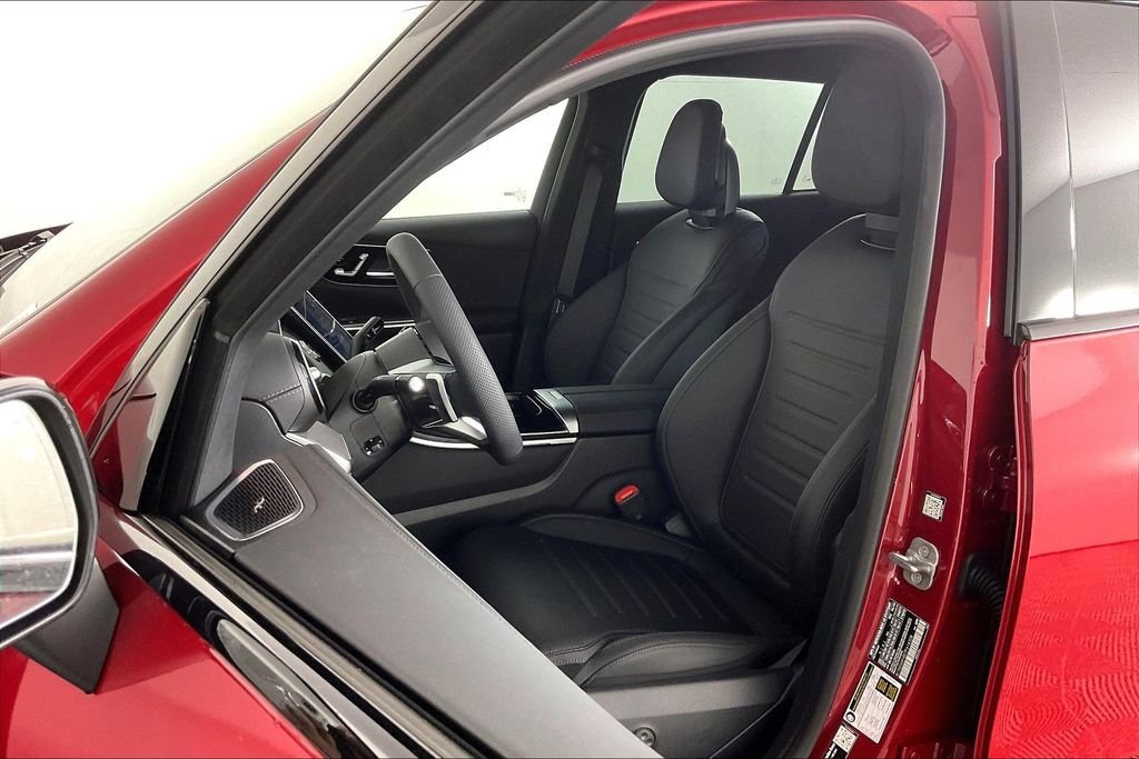 New 2026 MANUFAKTUR Patagonia Red Metallic Mercedes-Benz GLC 300 image 9
