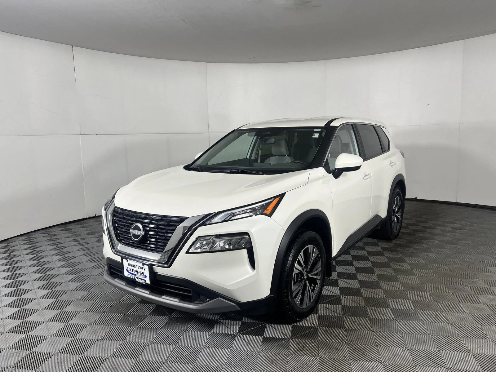 Used 2023 Pearl White Tricoat Nissan SV image 3
