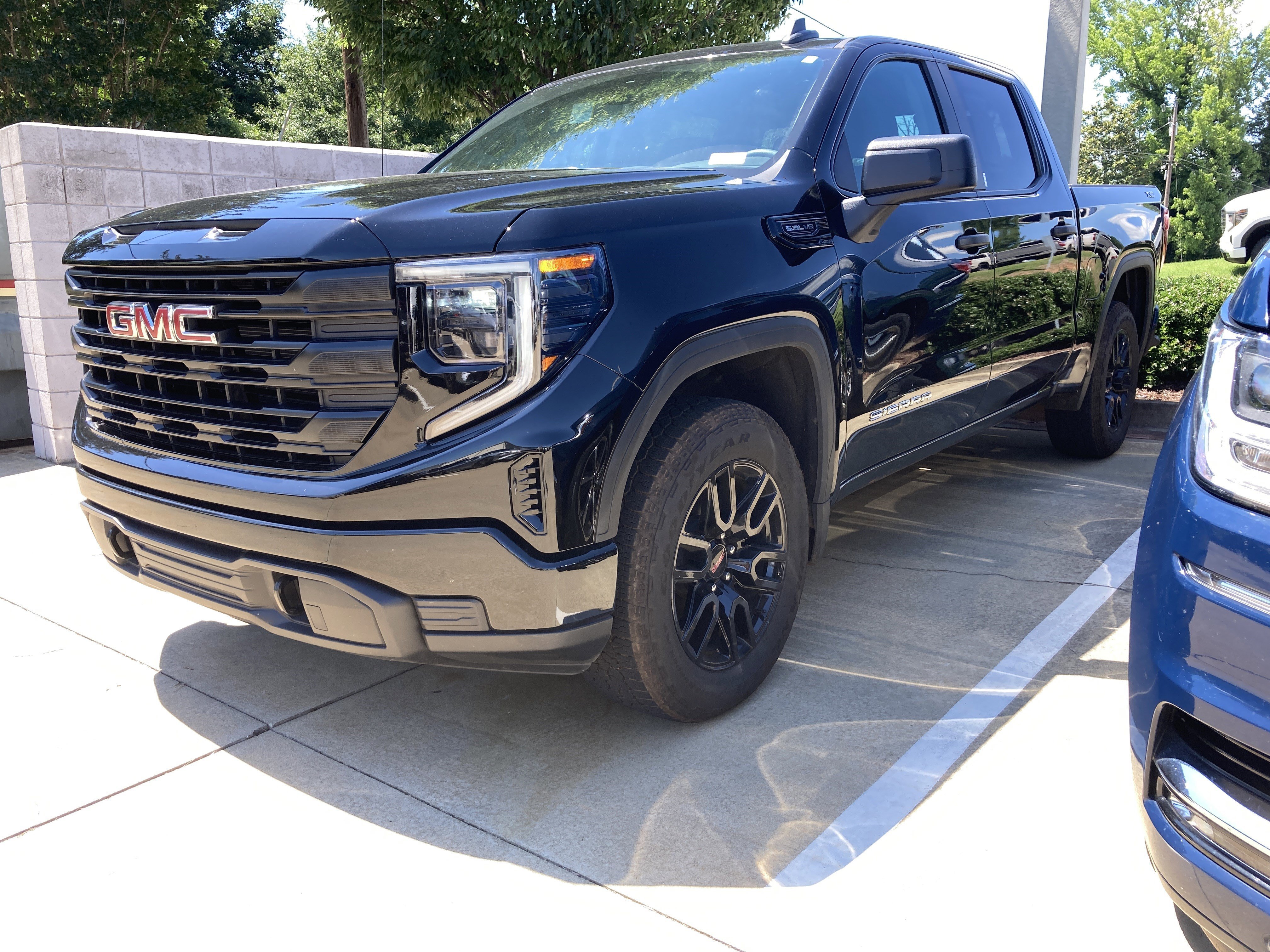 2025 GMC Sierra 4WD Crew Cab Short Box Pro's photo