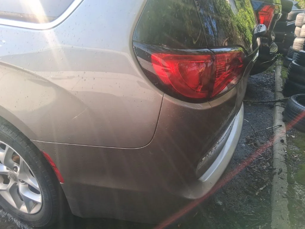 Used 2017 Silver Chrysler Touring L image 4