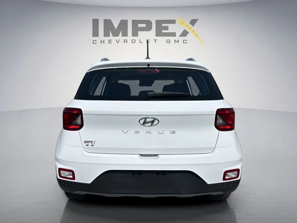 Used 2025 White Hyundai SEL image 4
