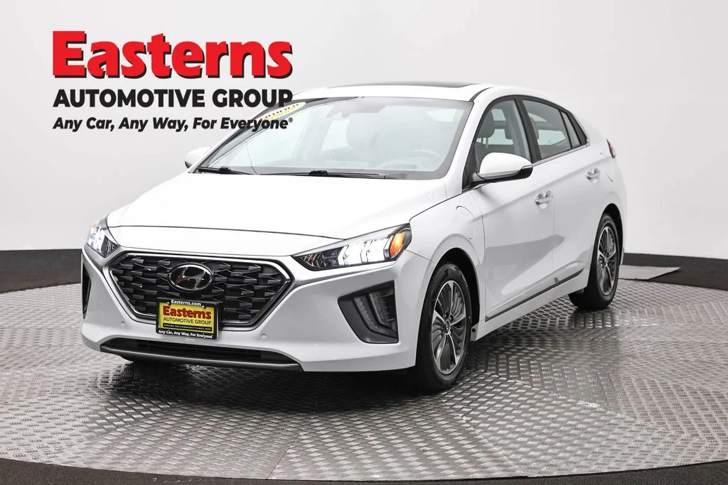 Used 2021 White Hyundai Limited image 1