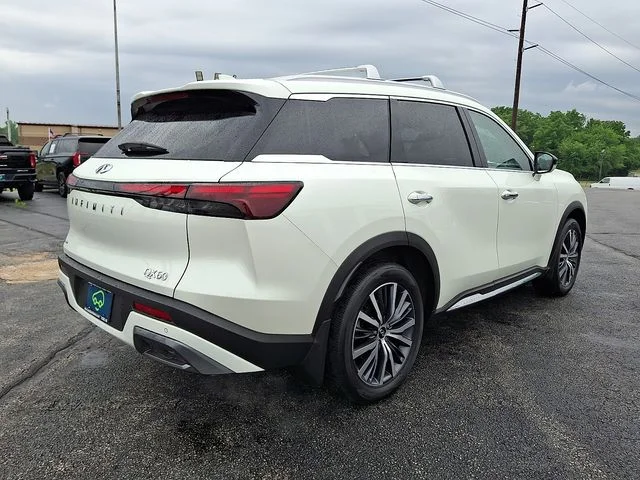 Used 2025 White INFINITI Sensory image 7