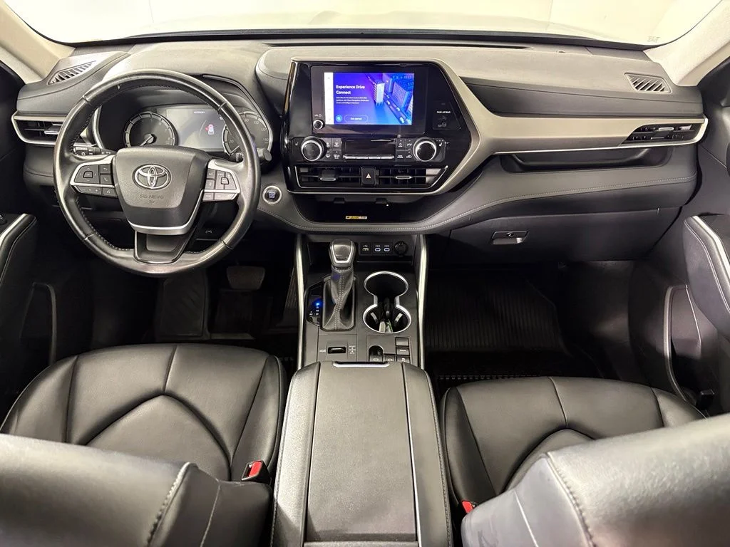 Used 2024 Silver Toyota XLE image 33