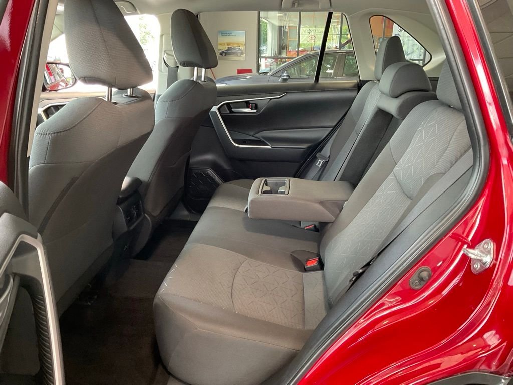 2025 Toyota RAV4 XLE - Photo 20