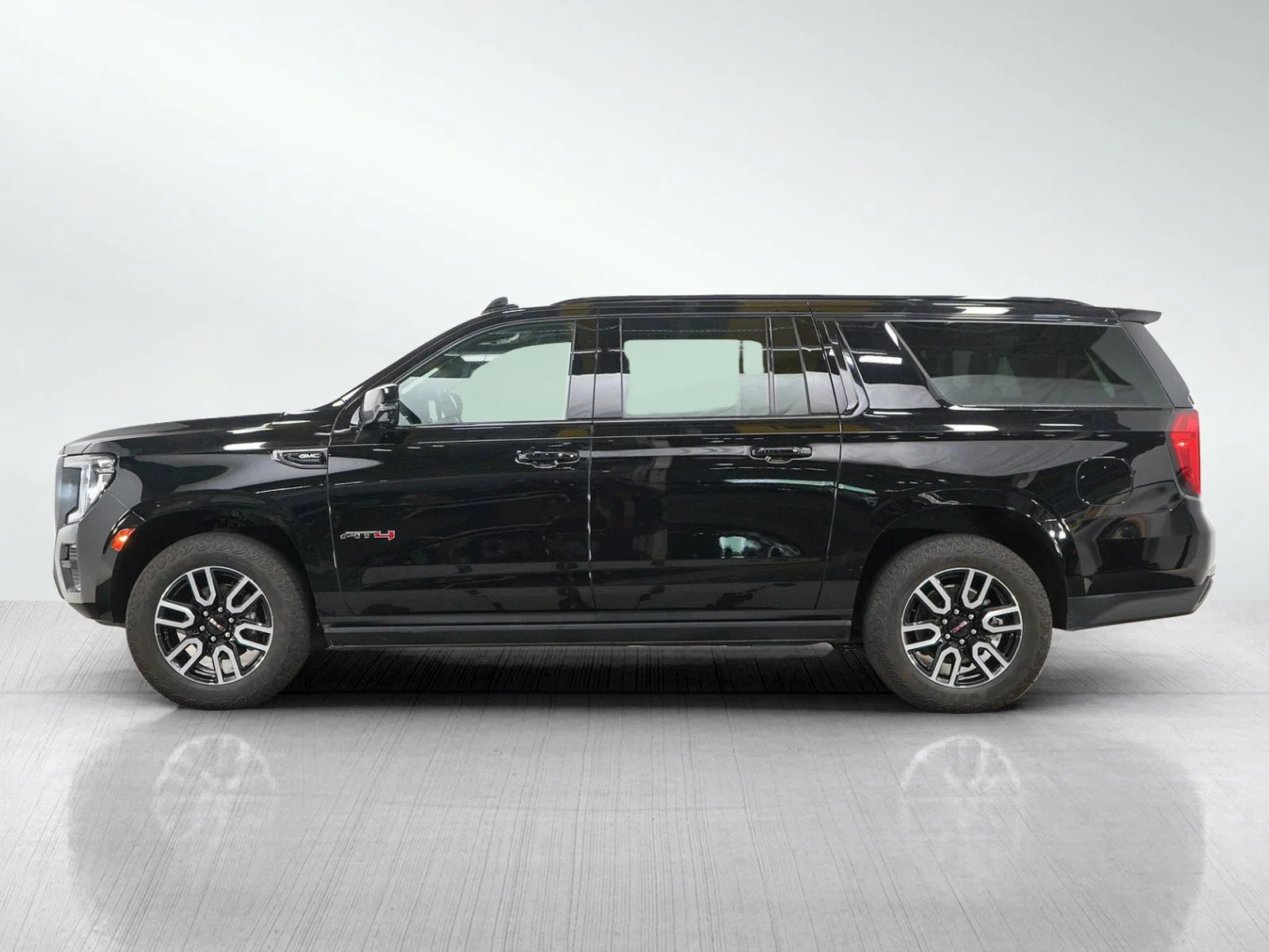 Used 2024 GMC Yukon XL AT4 with VIN 1GKS2HKDXRR183213 for sale in Wayzata, Minnesota