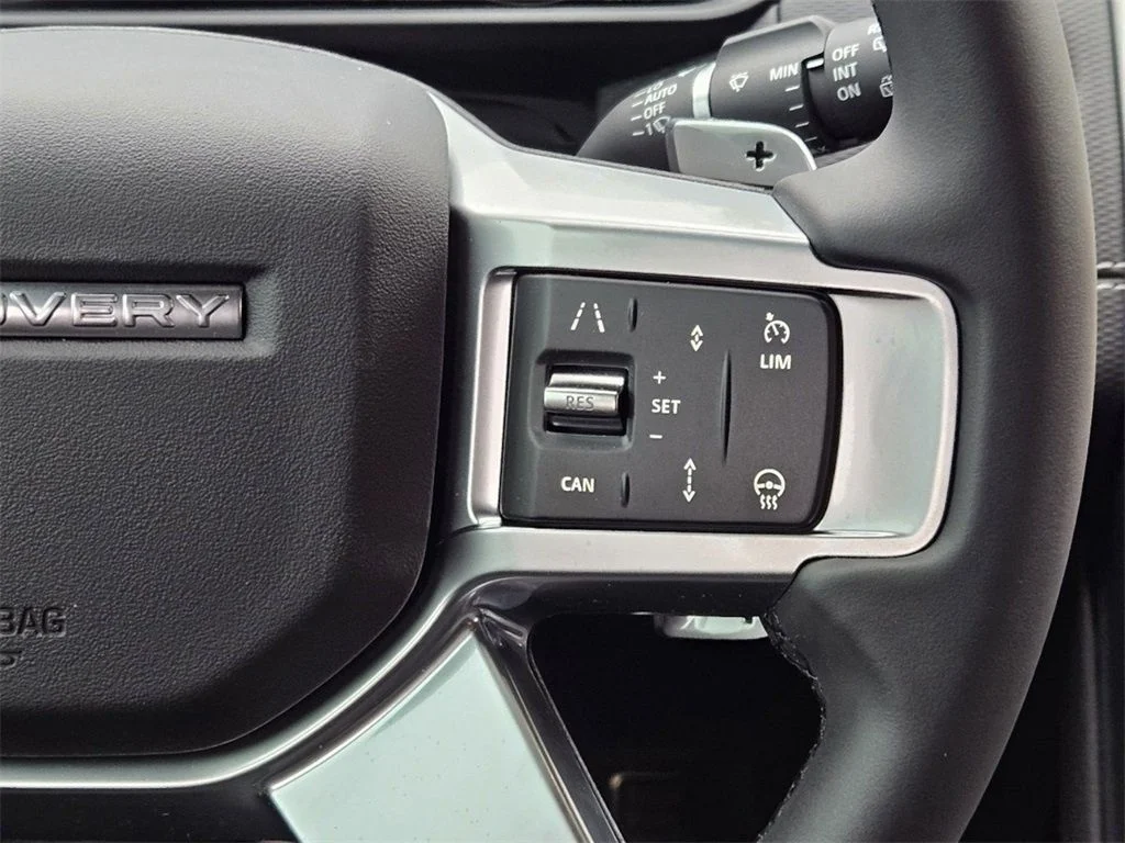 Used 2025 Black Land Rover Dynamic SE image 26