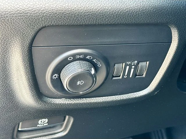 Certified Used 2025 White Jeep Overland image 11