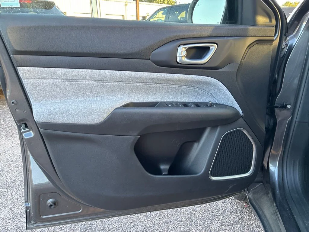 Used 2022 Gray Jeep Latitude image 11