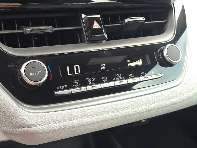 Used 2024  Toyota SE image 30