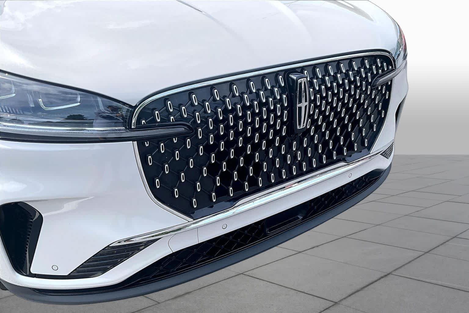 Used 2025 Ceramic Pearl Metallic Tri-Coat Lincoln Reserve image 48