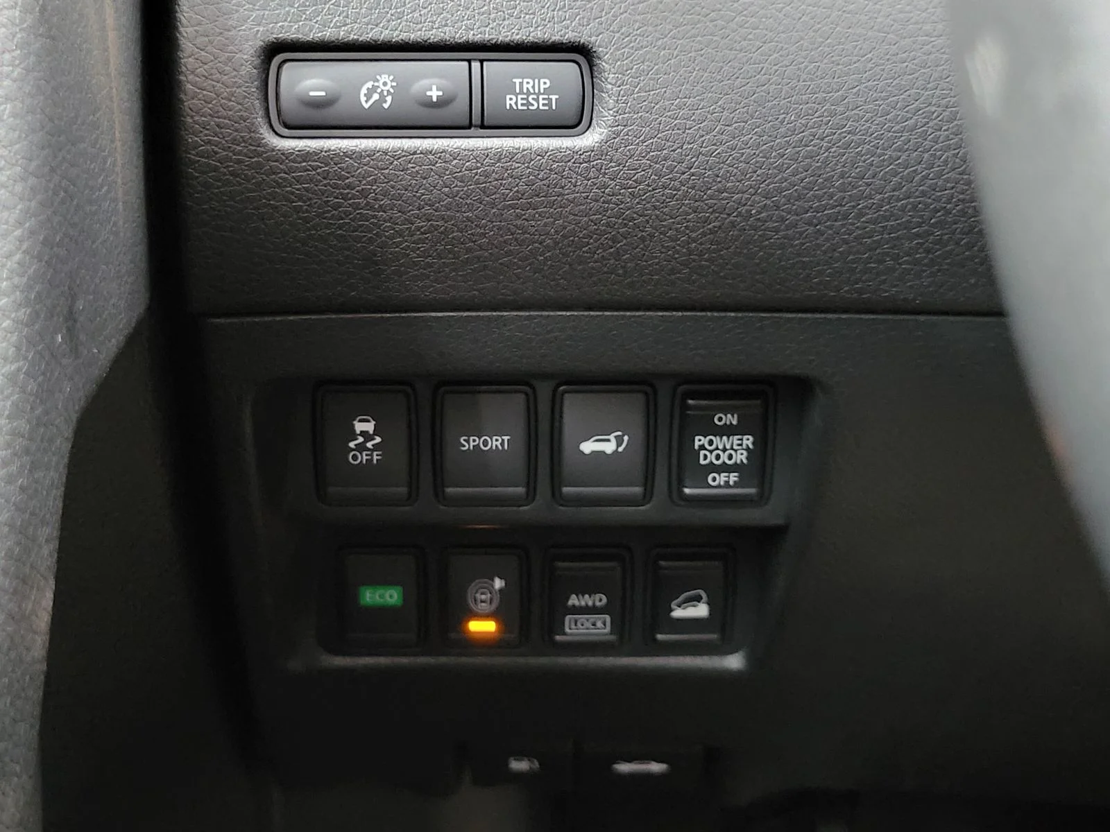 Used 2016 Red Nissan SL image 15