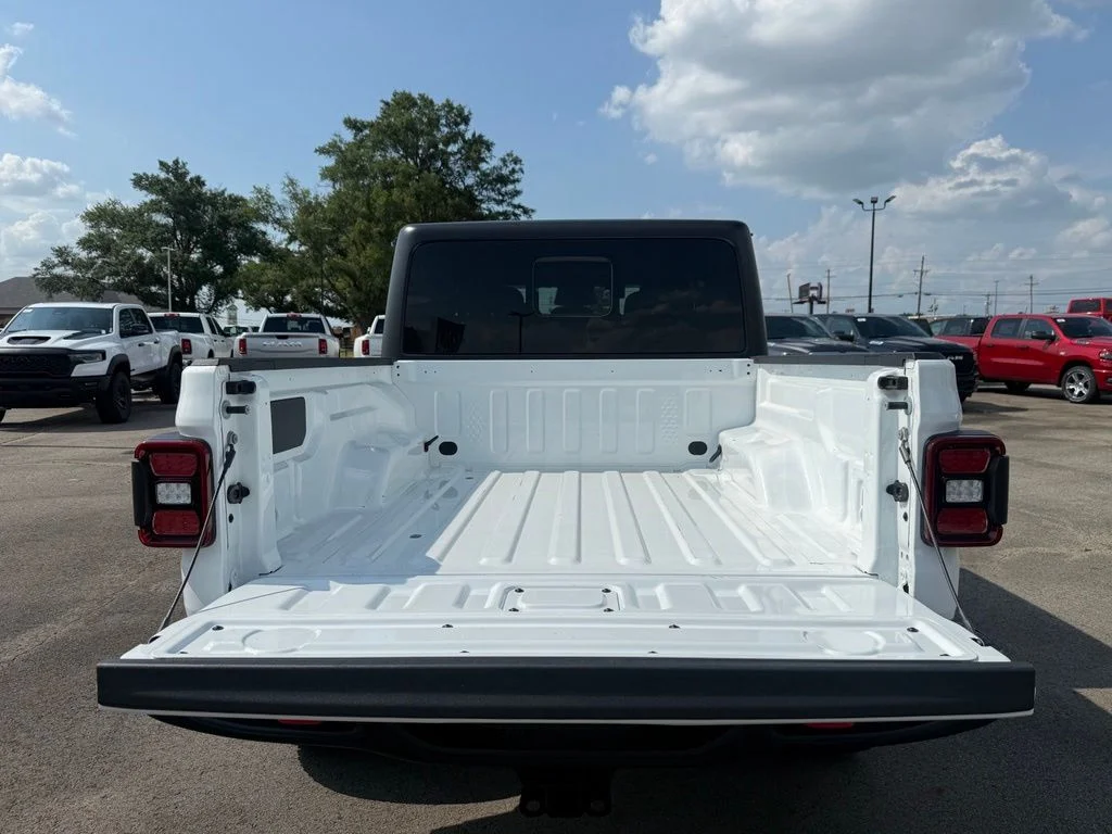 Used 2026 White Jeep Rubicon image 7