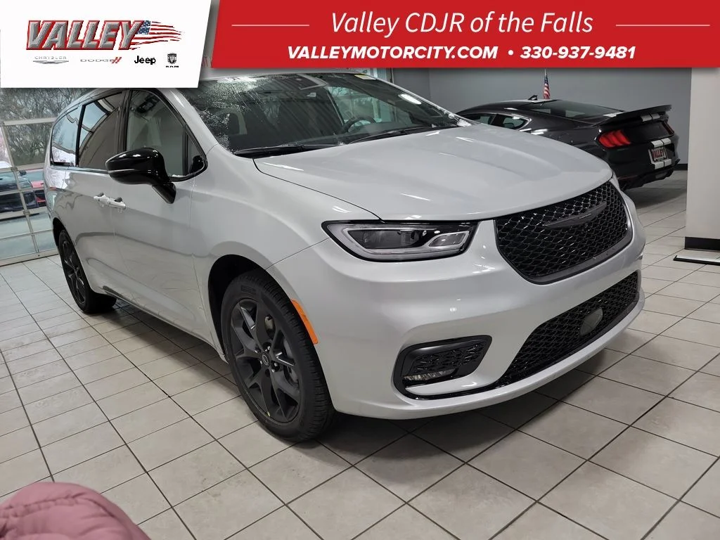 2026 Chrysler Pacifica Select AWD's photo