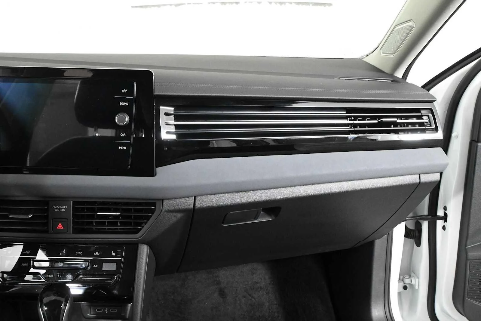 New 2026 Opal White Pearl Volkswagen SE image 14
