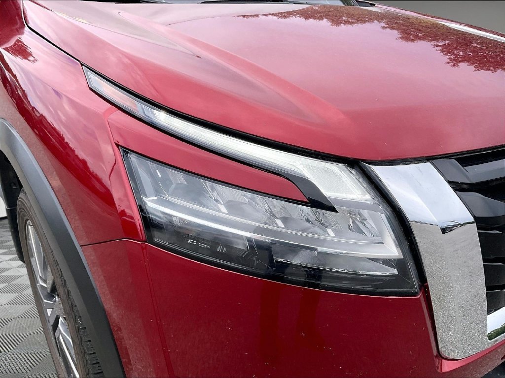 Used 2022 Scarlet Ember Tintcoat/Super Black Nissan SL image 31