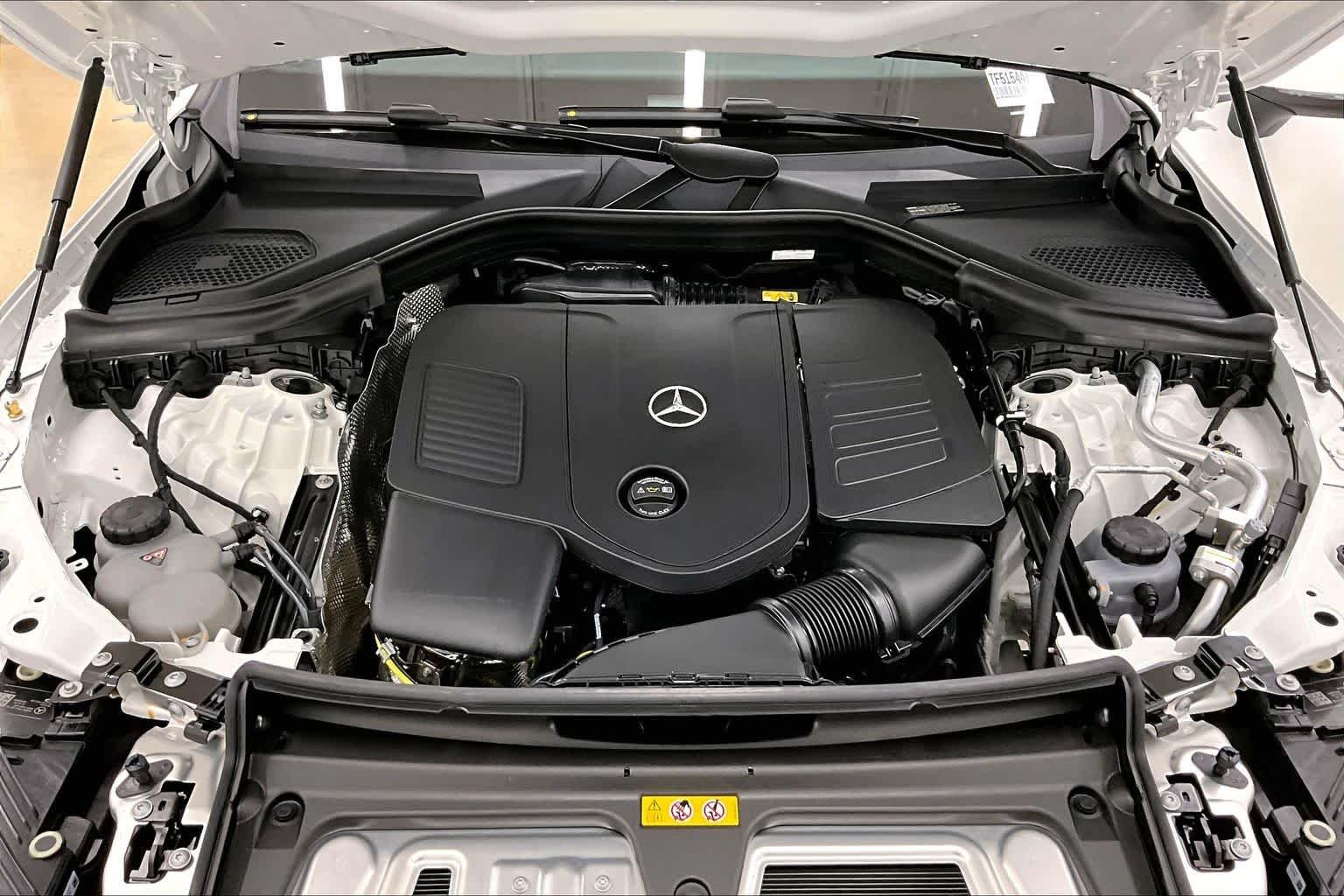 New 2026 Polar White Mercedes-Benz GLC 300 image 16