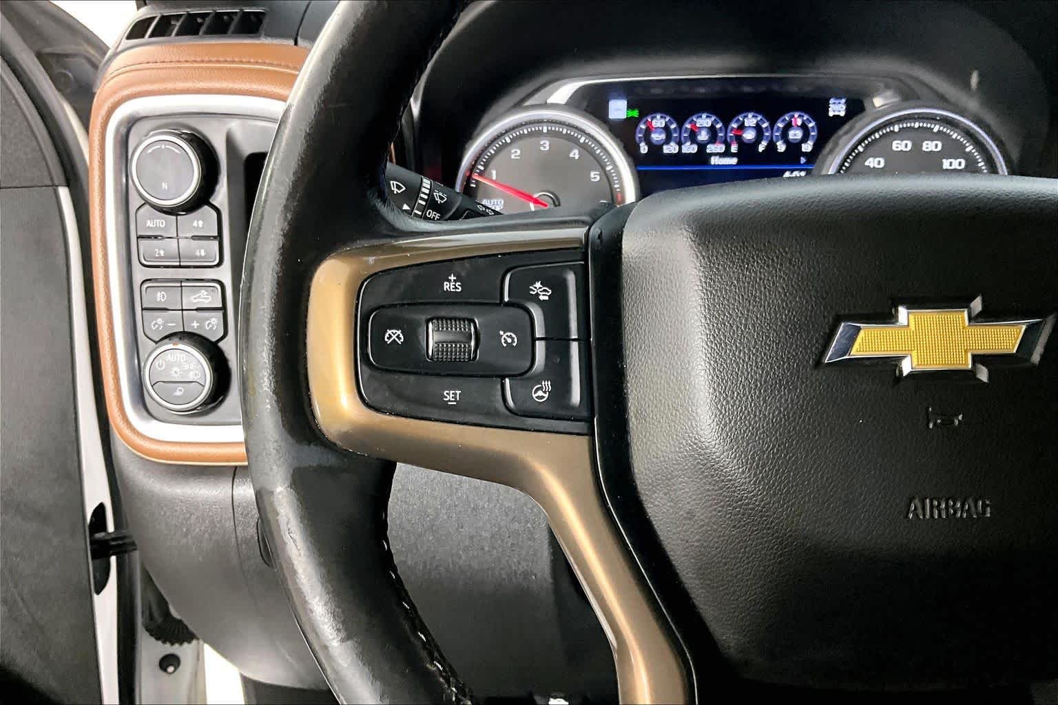 Used 2019 Iridescent Pearl Tricoat Chevrolet High Country image 23