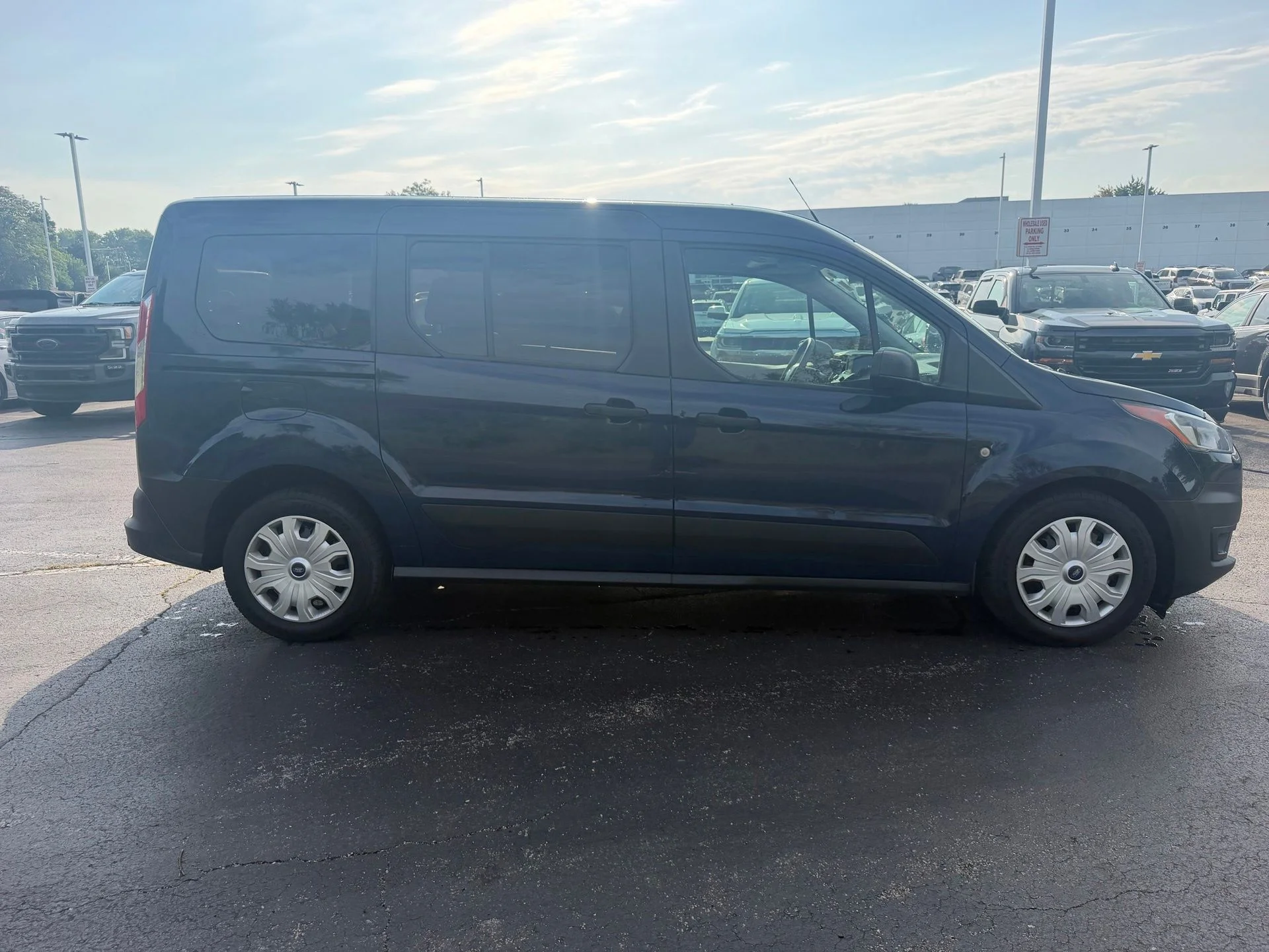 Used 2020 Blue Ford XL image 5
