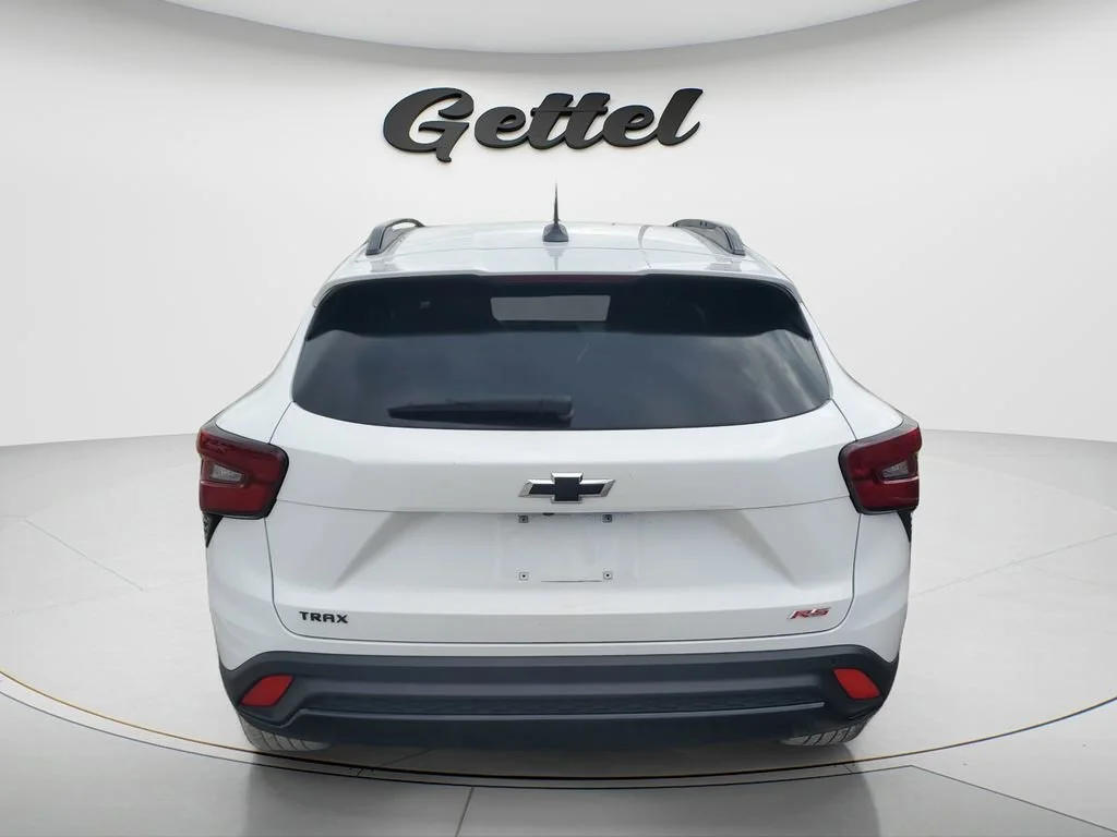 Used 2025 Summit White Chevrolet 2RS image 4