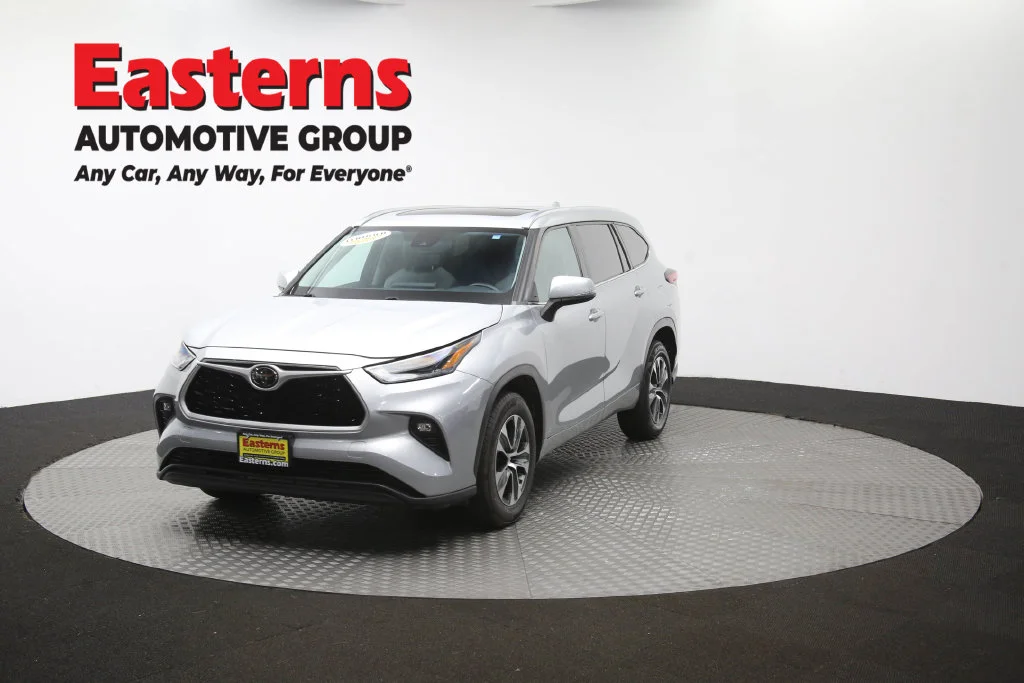 Used 2021 Silver Toyota XLE image 61