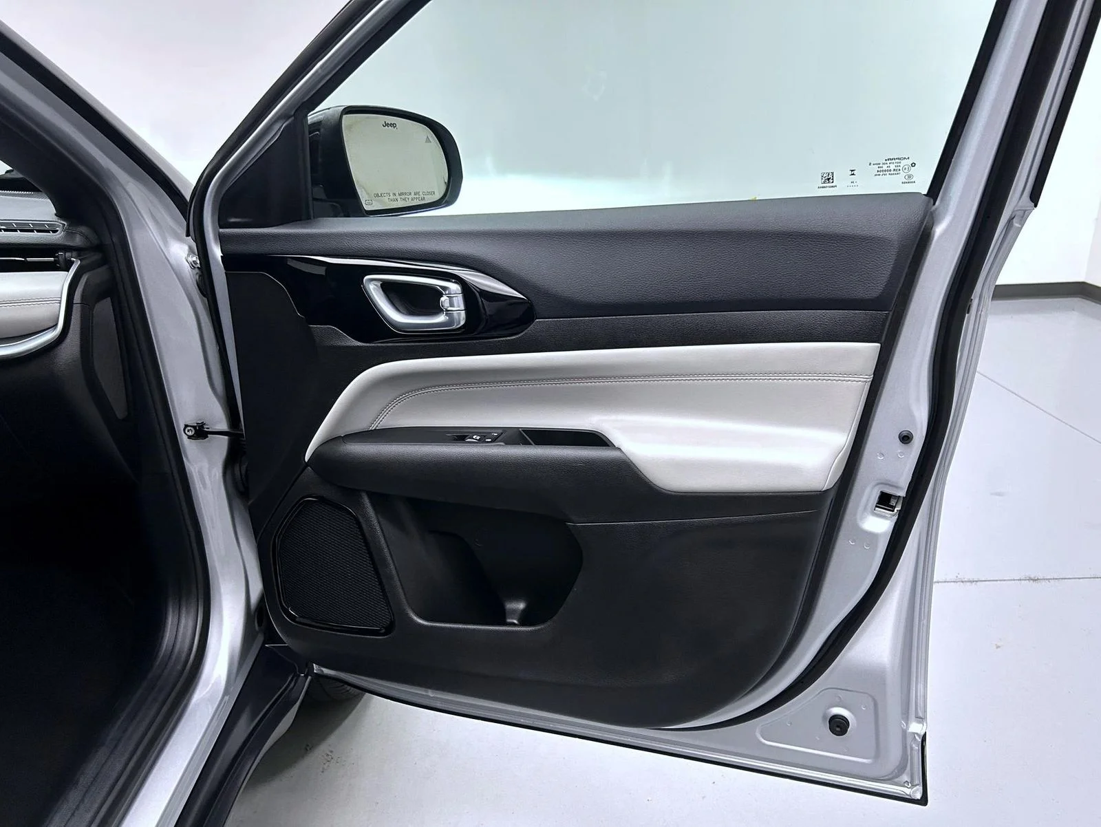 Used 2025 Silver Jeep Limited image 16