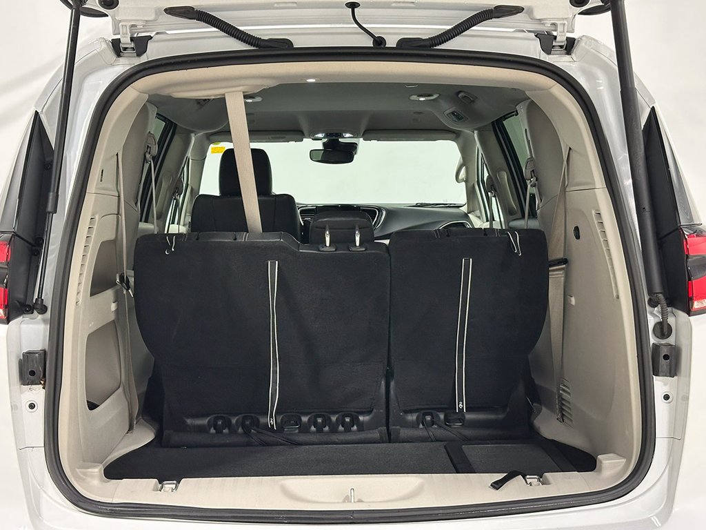 Used 2022 White Chrysler Wheelchair Accessible-Touring L image 8