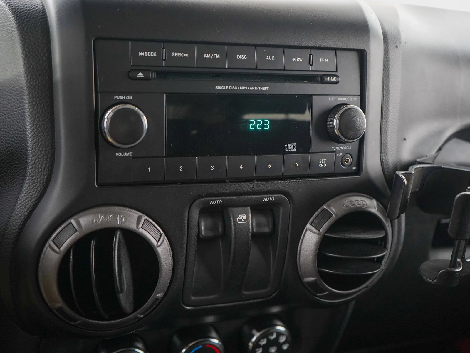 Used 2013 Rock Lobster Clearcoat Jeep Sport image 16