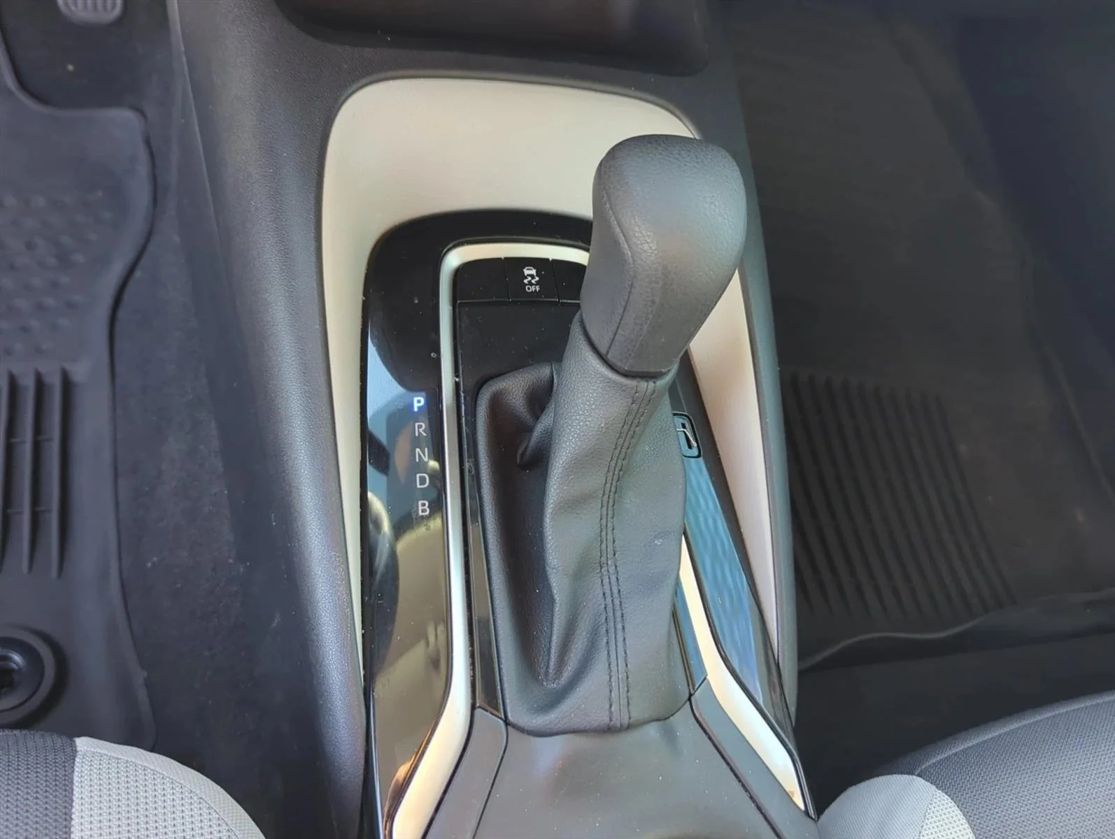 Used 2025 Underground Toyota LE image 19