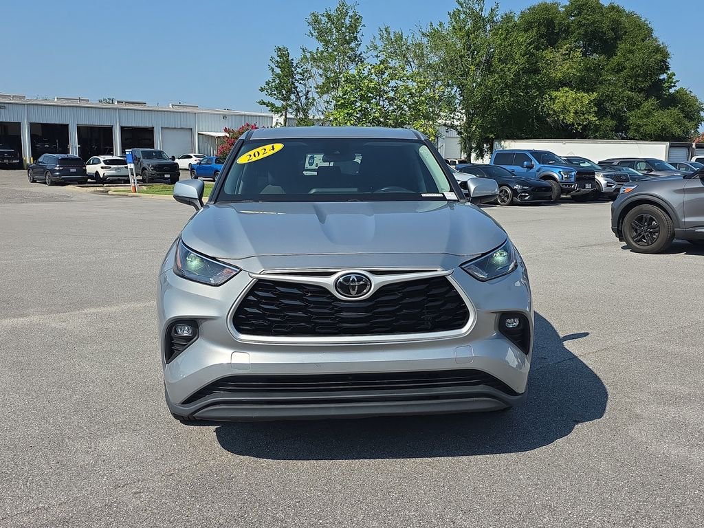 Used 2024 Silver Toyota LE image 10
