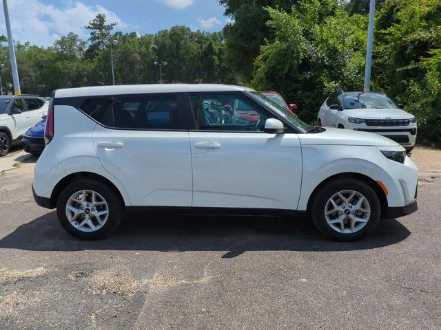 Certified Used 2025 White Kia LX image 4