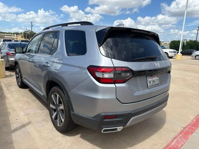 Used 2024  Honda Touring image 3