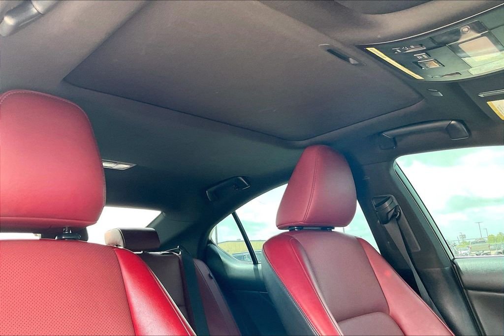 Used 2024 White Lexus 300 image 28