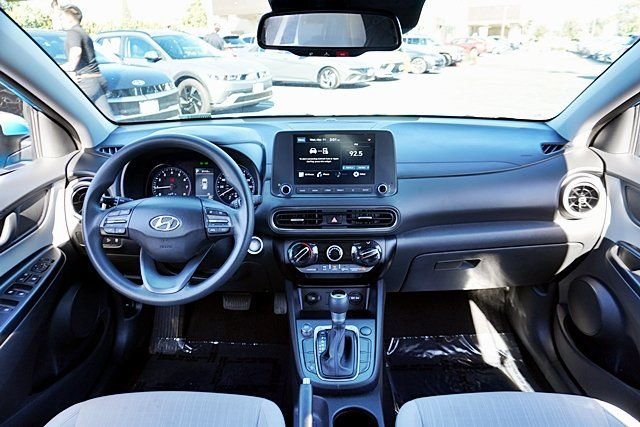 Used 2023 Green Hyundai SEL image 17