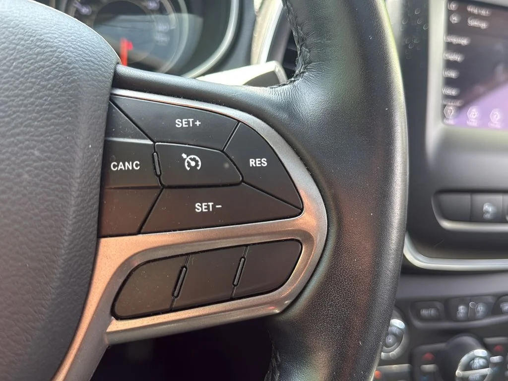 Used 2020 Blue Jeep Latitude Plus image 14