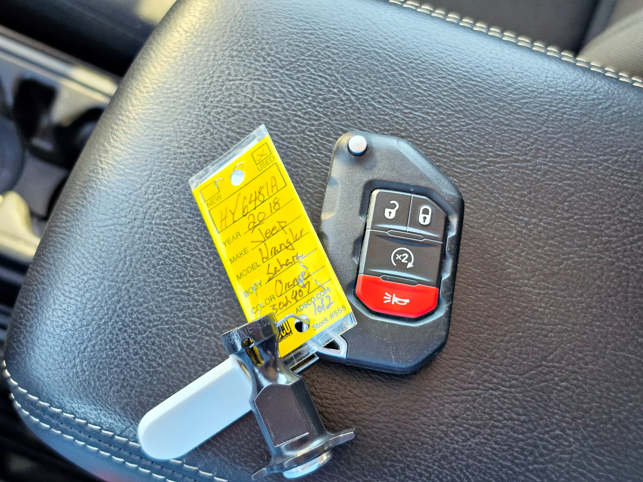 Used 2018 Punkn Metallic Clearcoat Jeep Sahara image 28