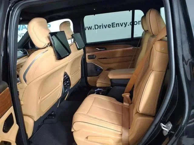 Used 2024 Black Jeep Summit image 9