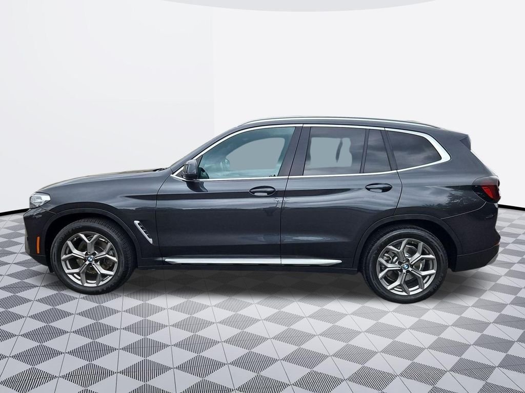 Used 2022 Dark Graphite Metallic BMW xDrive30i image 3