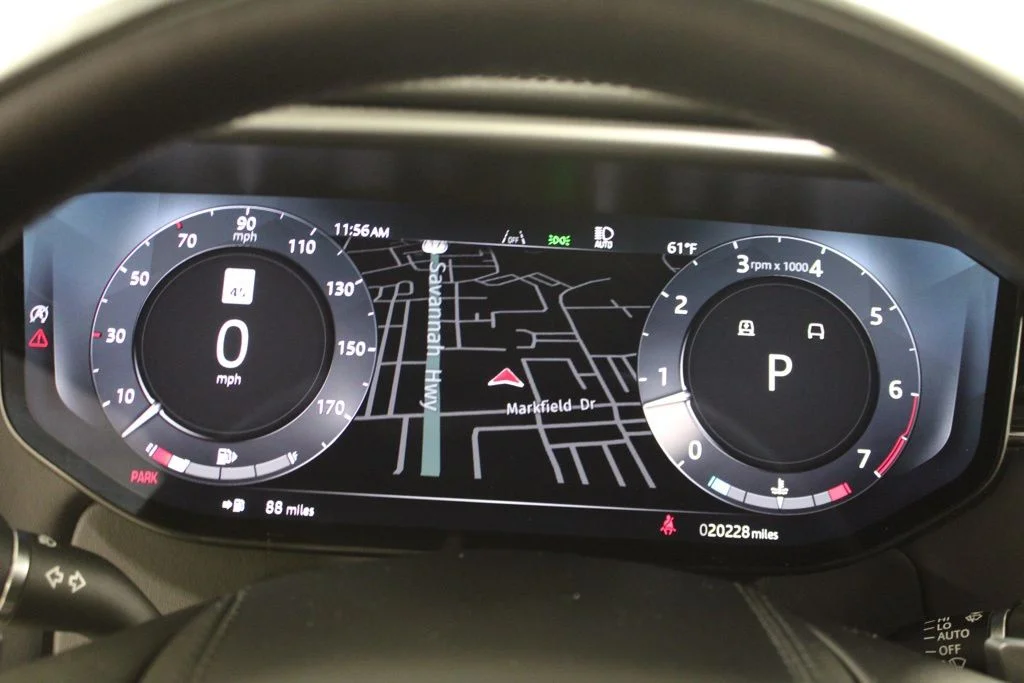 Used 2024  Land Rover Dynamic SE image 19