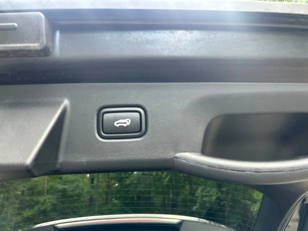Used 2025 Black Hyundai SEL image 31