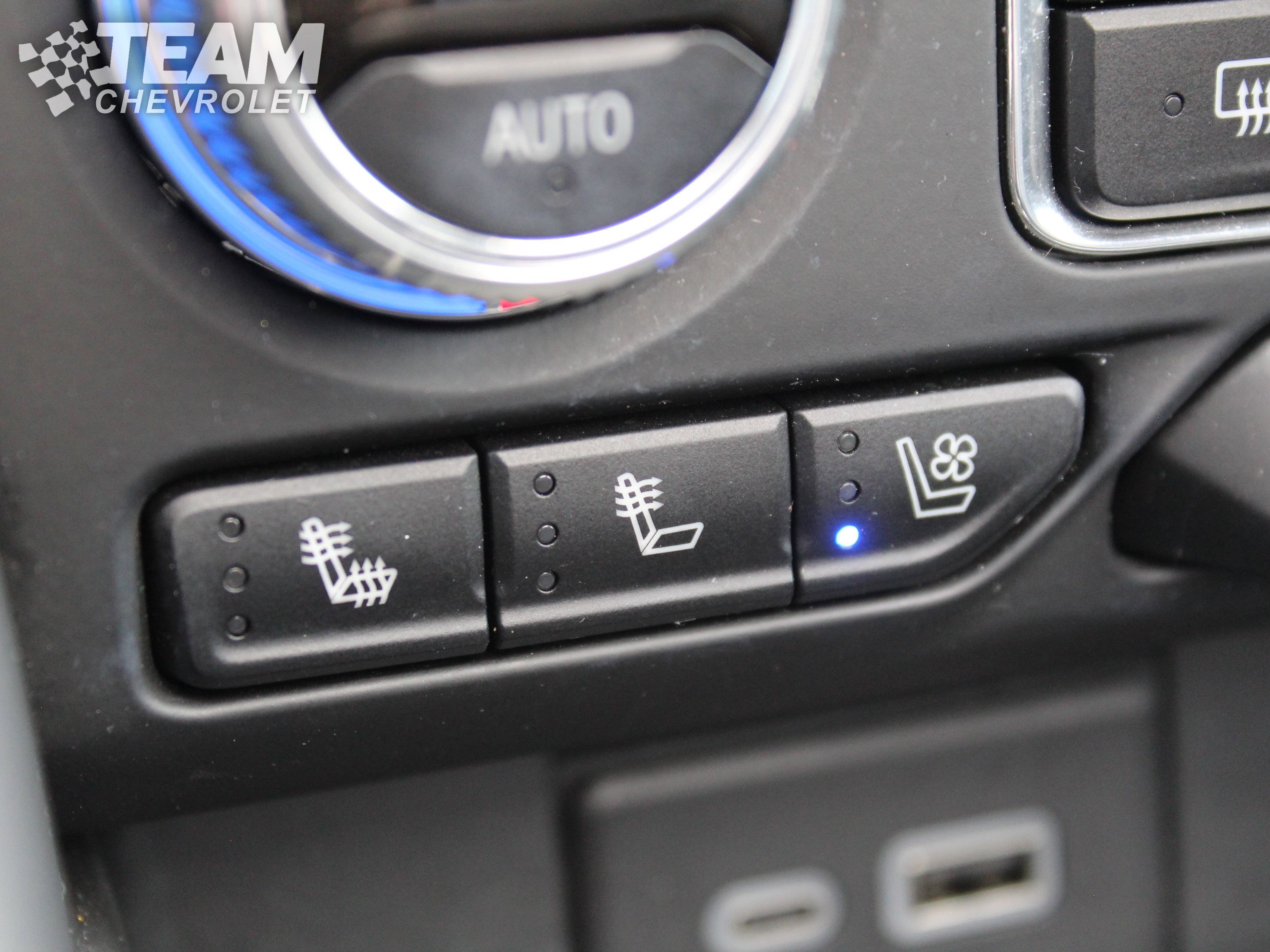 2023 GMC Yukon AT4 - Photo 17