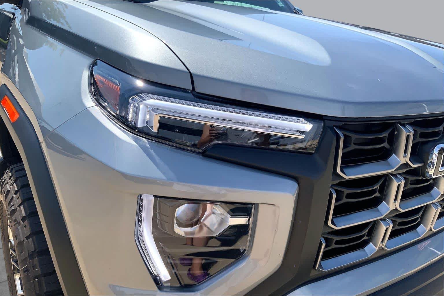 Used 2025 Sterling Metallic GMC 4WD AT4 image 26